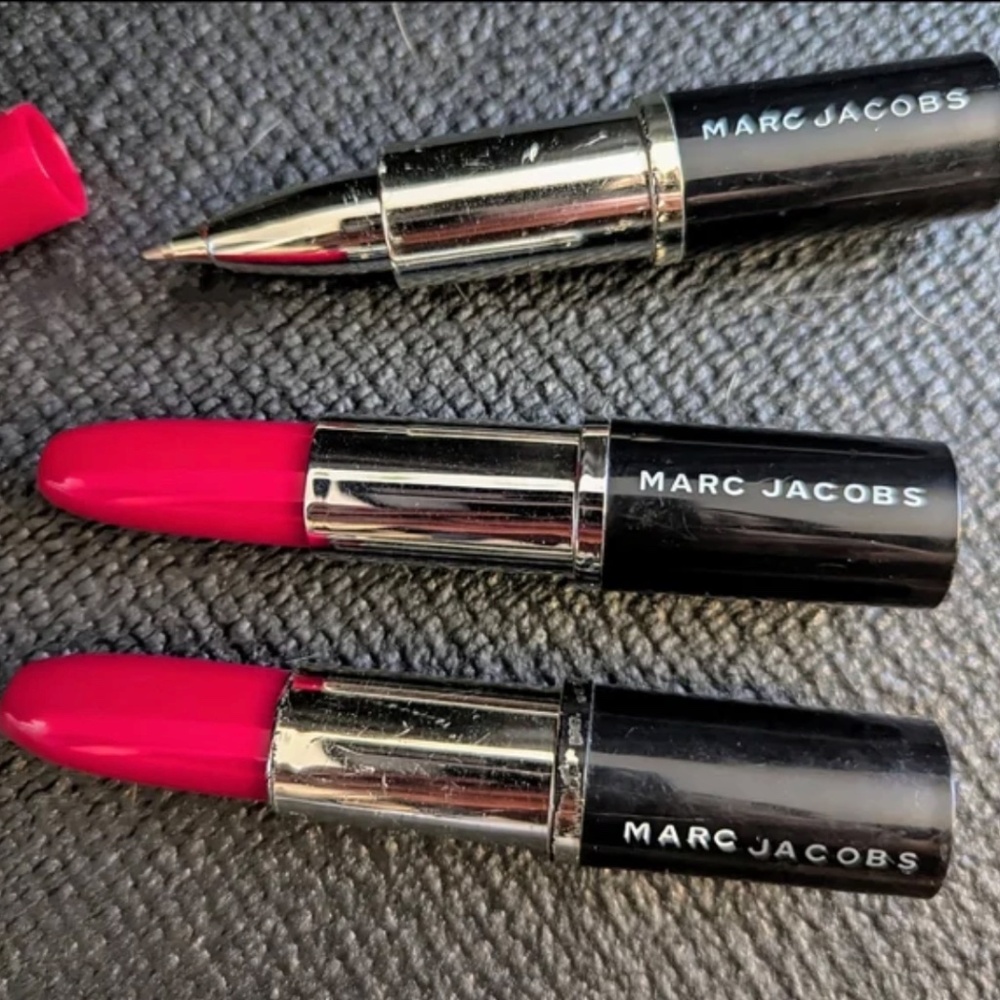 Marc Jacobs Vintage Lot of Faux Lipstick Pens in Red RARE - Picture 2 of 4